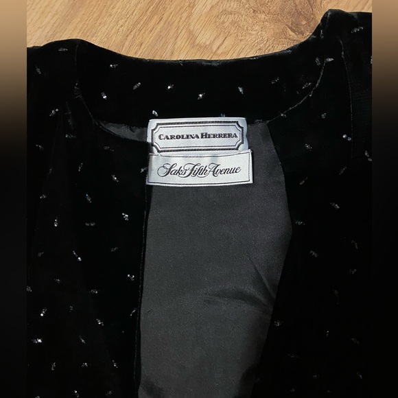 Vintage Carolina Herrera velvet special event jacket with glitter detail. - Picture 4 of 10